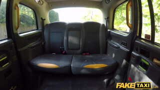 Fake Taxi - Azura Alii a perverz vörös hajú csajszi