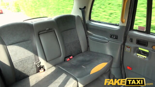 Fake Taxi - Rhiannon Ryder pöcst akar a popójába