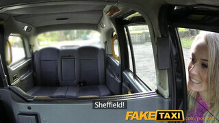 FakeTaxi - vékony szuka szenvedélyes csizmában
