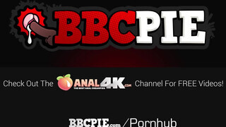 BBCPIE - Chloe Temple beleül a óriási dákóba