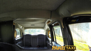 FakeTaxi - Chelsey Lanette a gigászi csöcsű szöszi