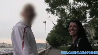 PublicAgent - Vivien Bell a csábos cigó gádzsi
