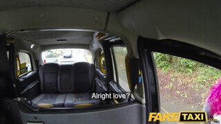 Fake Taxi - Molett tetkós csajszi benne van a szexben