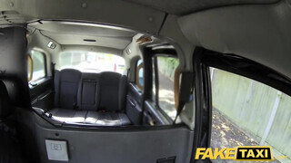Fake Taxi - Stacey Saran megkívánta a sofőrt
