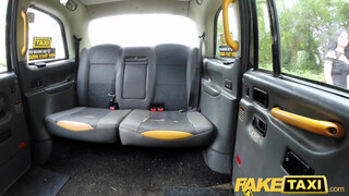 Fake Taxi - Csöcsös csajszika kupakol a hátsó ülésen