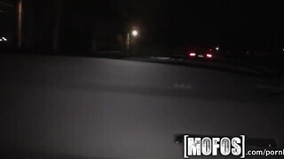 Mofos - Indigo Augustine a óriási tőgyes tinédzser