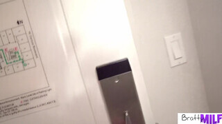 BrattyMILF - Lauren Pixie akarja a pöcst