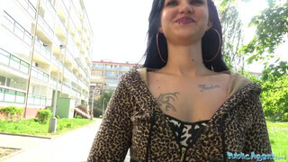 Public Agent - elhagyatott épületben a cigó csajjal