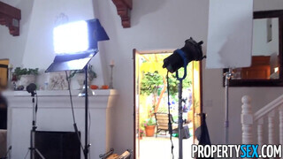 PropertySex - Riley Reid mint ingatlanos tinédzser csajszika