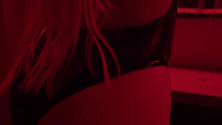 SecretCrush4K - Goth pipi popó maszturbálása
