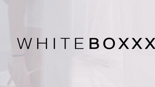 WhiteBoxxx - kicsmellű nőci keményen megkefélve