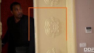 Anissa Kate a farok kedvelő titkárnő