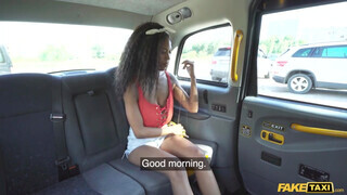 Fake Taxi - Tina Fire a gigantikus cickós barna nőci