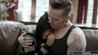 PURE TABOO - Ember Snow depressziós volt a hapekja miatt