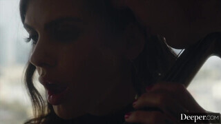 Deeper - Keisha Grey a méretes tőgyes zsenge pipi