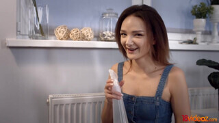 18videoz - Olivia Trunk kipróbálja hátsó nyílásba is
