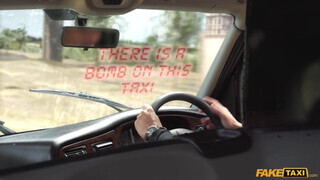 Fake Taxi - Tinédzser pipi a hátsó ülésen