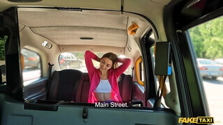 Fake Taxi - Sportos csajszika meghágva a taxiban