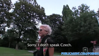PublicAgent - lezbi bige hagyja magát megbaszni