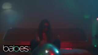 BABES - Elena Koshka csodás szép popója