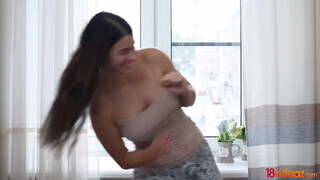 18videoz - Alice Kelly az idősebb faszikat kedveli