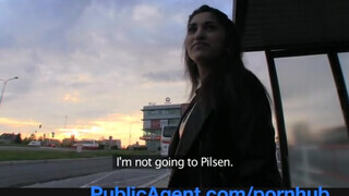 PublicAgent - fullos ázsiai gádzsi felszedve a buszmegállóban