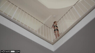 HOTWIFEXXX - Rövid hajú házastárs megkettyintve