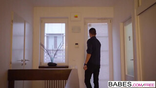 Babes - Paula Shy a gigantikus didkós pipi