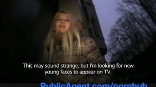 PublicAgent - Karol Lilien a gigantikus cicis szöszi