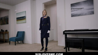 Allie Nicole a bűbájos szöszi