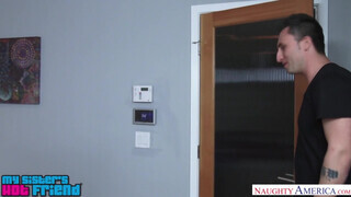 Abby Paradise a gigászi popós tinédzser - Naughty America