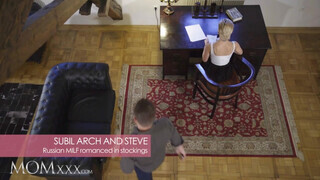 MOMxxx - Subil Arch a vonzó orosz mami