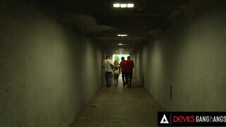 DevilsGangbangs - Kolumbiai milf csoport szex hancúrozása
