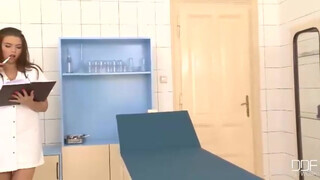 Csöcsös nővérke popó lyukba baszva