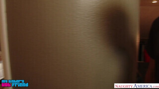 Kennedy Leigh és Ashlyn Molloy édeshármasban szexelnek - Naughty America