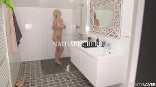 Nathaly Cherie vaginája és segge is megkettyintve
