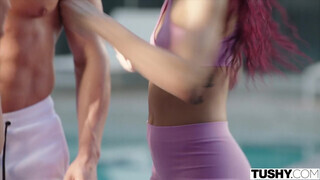 TUSHY - Ember Snow az fenék szerető milf