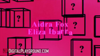 DigitalPlayground – Ana Foxxx fehér manussal kupakol
