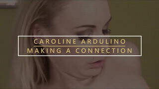 Caroline Ardulino fiatalabb sráccal kúrel