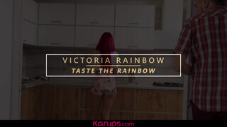 Victoria Rainbow a szívdöglesztő vékony milf