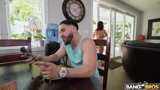 BANGBROS - Crystal Chase a gigászi keblű brazil bige