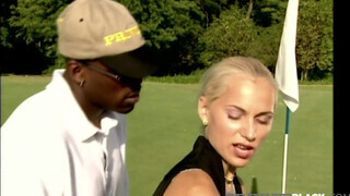 Private Interracial - Sylvia Sun a golfpályán meghágva