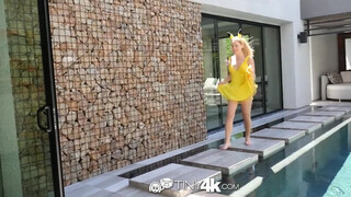 Tiny4k - Raylin Ann a pokémon cosplayes gádzsi