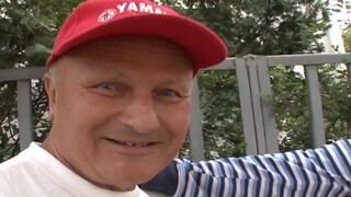 Gyuribácsi és a haverja reszelik a kis csajt
