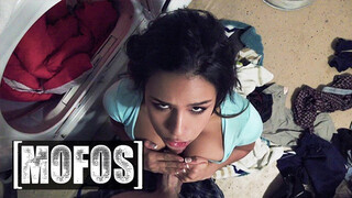 Mofos - Autumn Falls kebelbe és punciba baszva