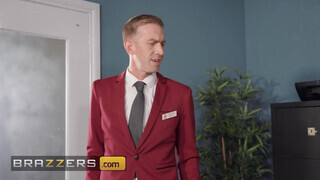 BRAZZERS - Clea Gaultier análjába gigantikus faszok is beférnek