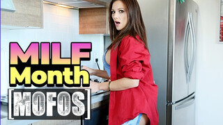 MOFOS - Mandy Flores popsija meghágva
