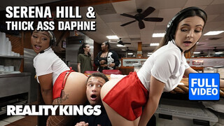 REALITY KINGS - Thick Ass Daphne és Serena Hill a csábító pincérnők