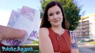 Szexi kicsike Eliss meztelenül pózol amatőr fotózáson